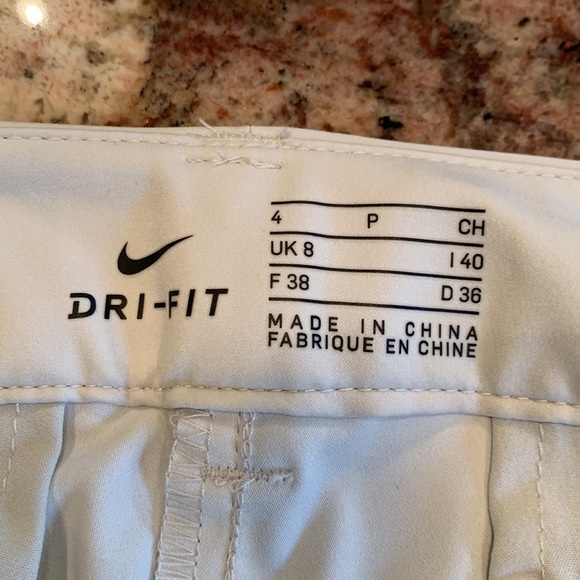 Nike Dri-Fit women’s golf short, size 4 - Picture 4 of 7